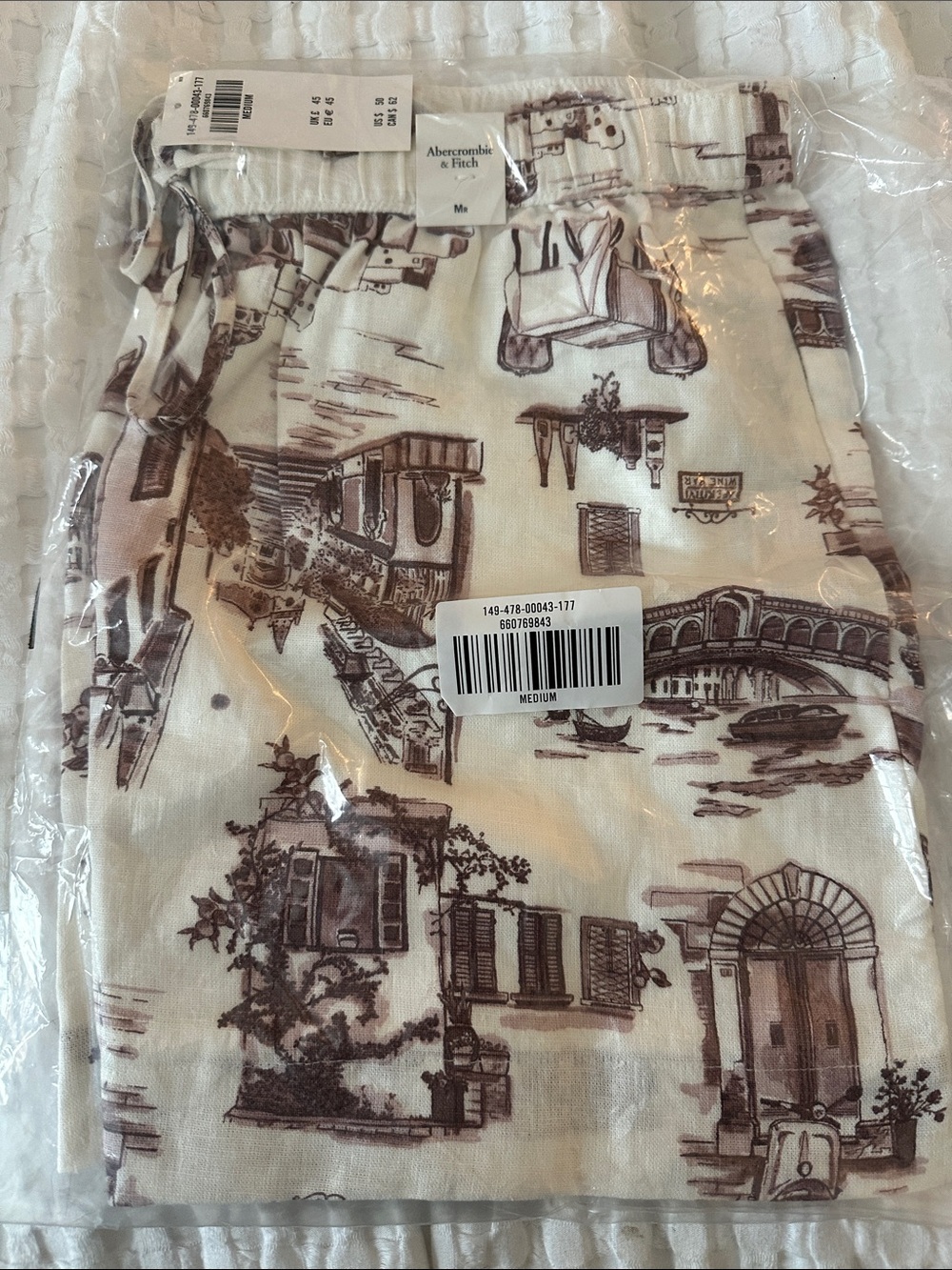 Abercrombie & Fitch Cream Shorts with Brown Scenic Toile Print